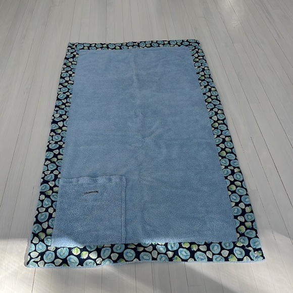 Vilebrequin Light Blue Kiwi Strawberry Print Velcro Pocket Beach Towel - Picture 2 of 7